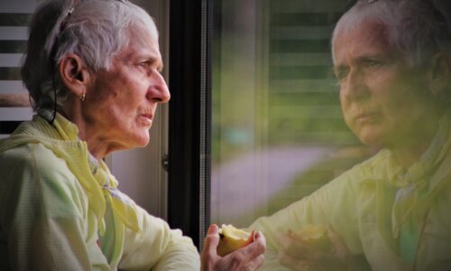 Alzheimer: exames de sangue poderão ser usados por clínicos gerais