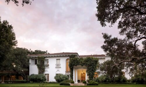 Angelina Jolie vende mansão histórica em Los Angeles por R$ 128 milhões