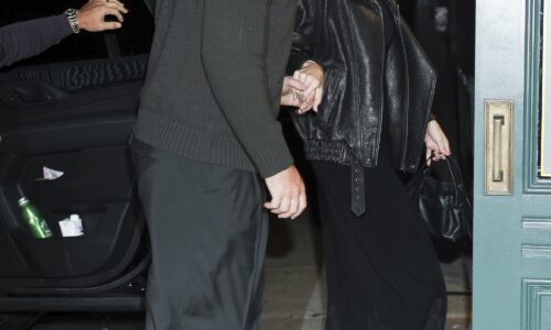 Taylor Swift e Travis Kelce combinam looks pretos em jantar de aniversário do jogador