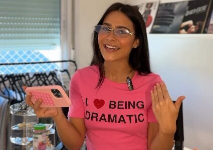 Giullia Buscaccio reage ao seu primeiro beijo na TV e admite vergonha: "Não sabia nem o que estava fazendo"