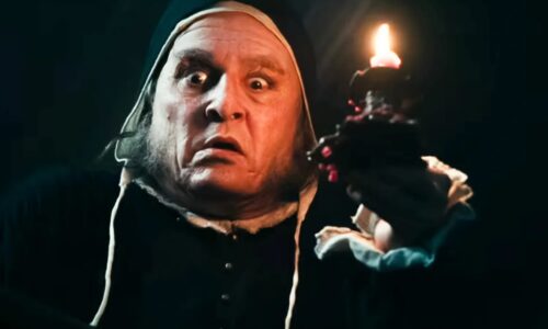 Johnny Depp surge irreconhecível em trailer de "Ebenezer" e surpreende ao viver o icônico Scrooge