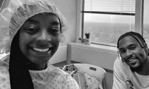 Após dizer que "quase morreu", Simone Biles aparece em hospital ao lado do marido