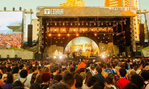 Vinil, espaço de beleza e histórias de fãs: as ativações do Coala Festival 2026