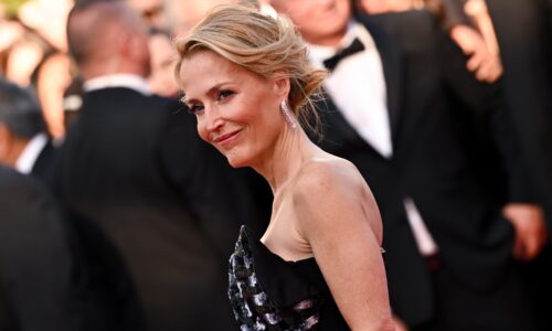 Gillian Anderson revela ser pansexual e relembra romances com mulheres