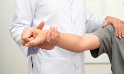 Tratamento para capsulite adesiva (remédios, fisioterapia e cirurgia)