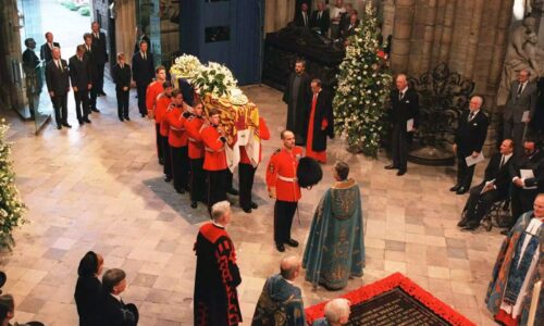 Charles Spencer revela bastidores do funeral de Diana e expõe embate com a família real